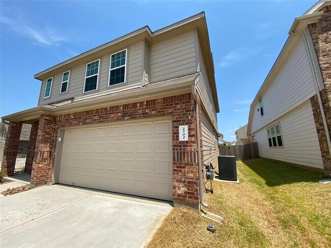 2702 Hoffman Ln in Conroe, TX - Building Photo - Building Photo