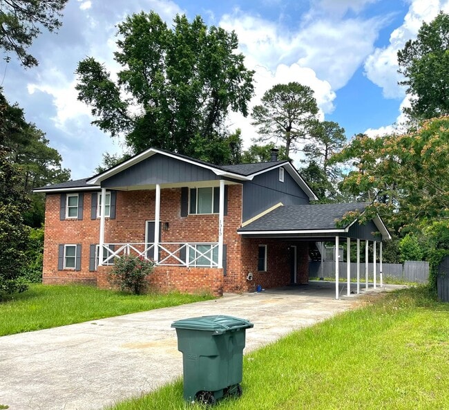 property at 1040 Live Oak Dr