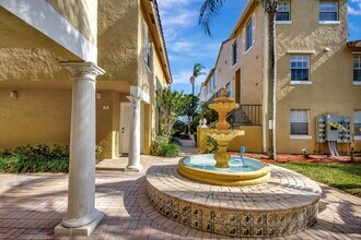 1060 Lake Shore Dr in West Palm Beach, FL - Building Photo - Building Photo