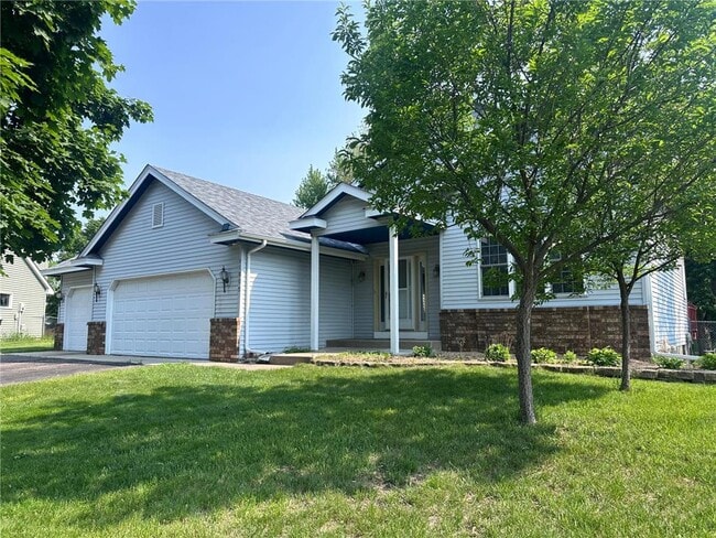 11905 Silverod St NW in Coon Rapids, MN - Building Photo - Building Photo