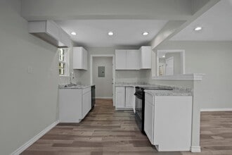 2045 NE 17th St in Oklahoma City, OK - Building Photo - Building Photo