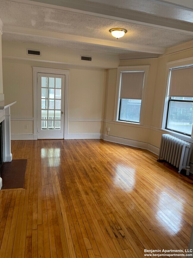 6 Hamilton Rd, Unit 1 in Brookline, MA - Building Photo - Building Photo