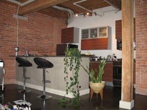 6533 E Jefferson Ave-Unit -Apt 333 in Detroit, MI - Building Photo - Building Photo