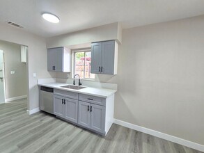 44414 Andale Ave in Lancaster, CA - Building Photo - Building Photo