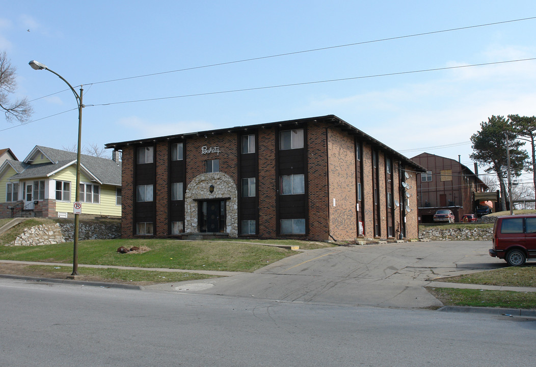 Bohaty in Omaha, NE - Foto de edificio