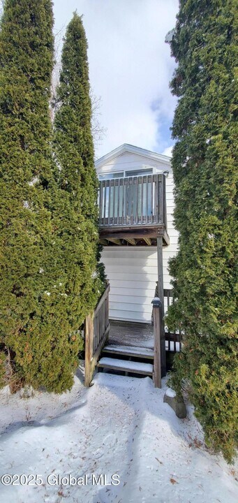 116 Clamsteam Rd-Unit -Apt 3 in Clifton Park, NY - Building Photo