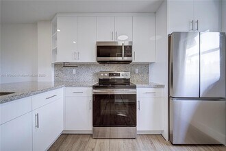 8329 SW 137th Ave in Miami, FL - Building Photo - Building Photo