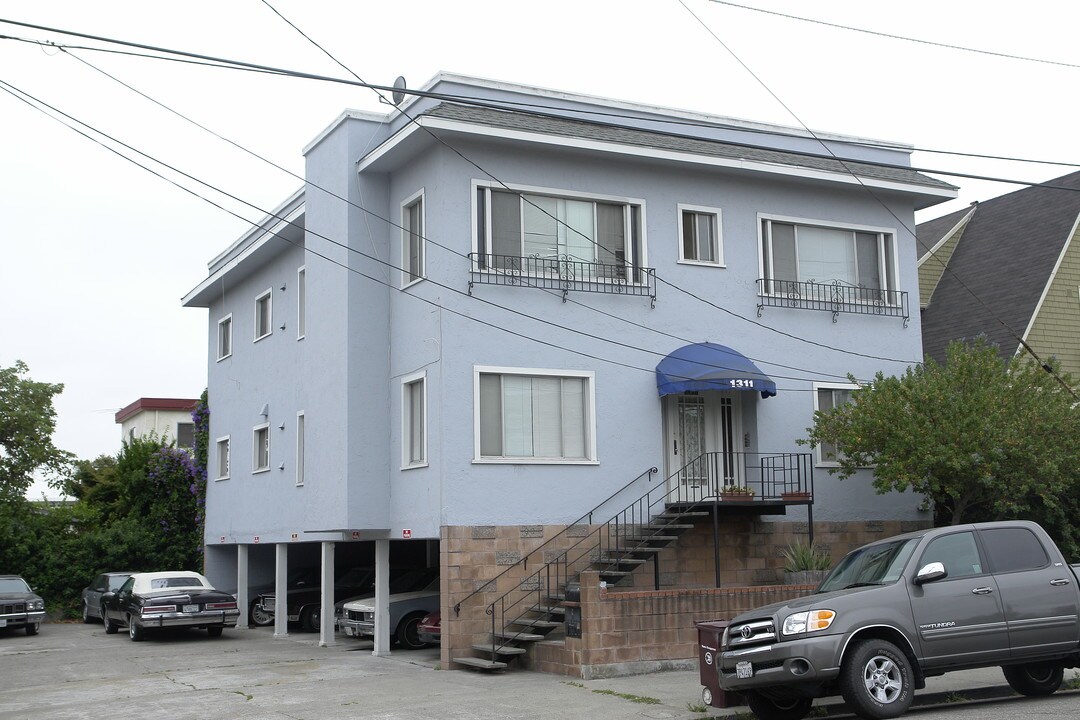 1311 Excelsior Ave in Oakland, CA - Building Photo