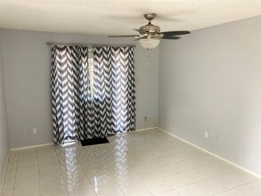 12009 Greenwood Forest Dr in Houston, TX - Building Photo - Building Photo