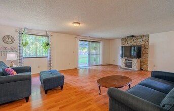 608 NE Pinebrook Ave in Vancouver, WA - Building Photo - Building Photo