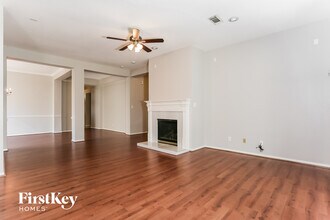10330 Claybrook Dr in Houston, TX - Foto de edificio - Building Photo
