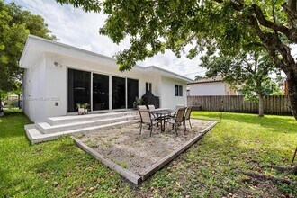 2350 SW 24th St in Miami, FL - Building Photo - Building Photo