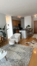 421 W Huron St, Unit 1308 in Chicago, IL - Building Photo - Building Photo