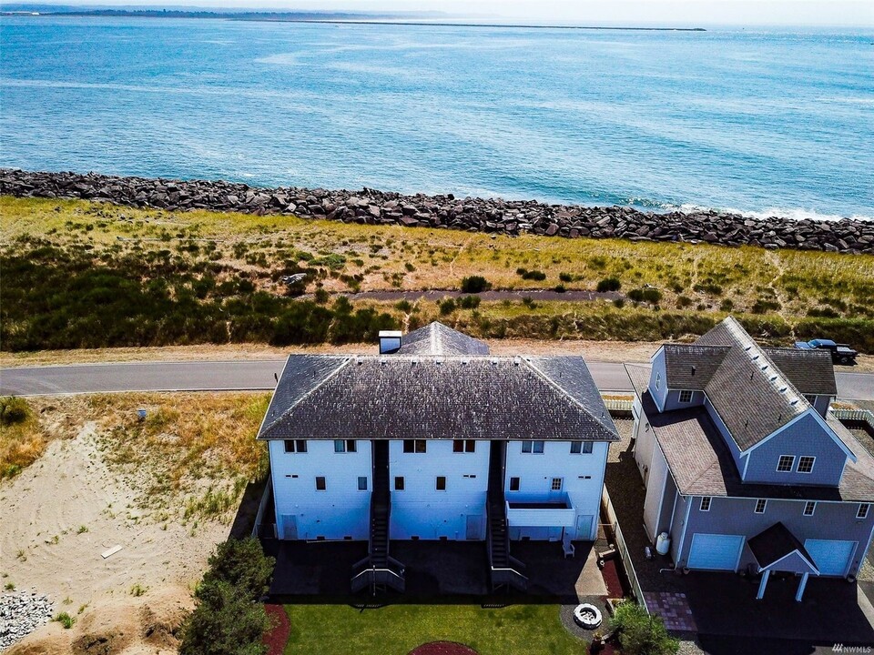 1467 Ocean Shores Blvd SW in Ocean Shores, WA - Foto de edificio