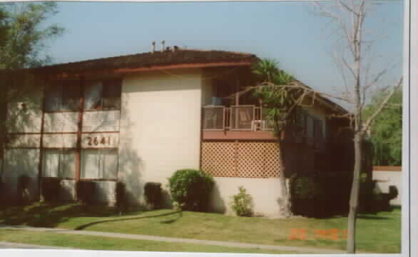 2641 E Park Ln in Anaheim, CA - Foto de edificio