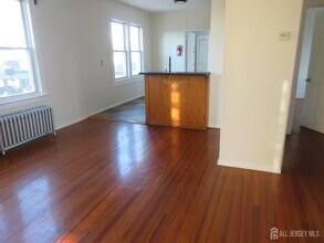 14 Highland Ave in Woodbridge Township, NJ - Building Photo - Building Photo