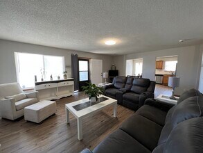 2444 E Conquest St in Wichita, KS - Foto de edificio - Building Photo