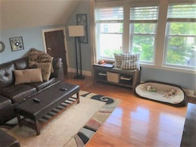 28 Mount Vernon St, Unit 3 in Somerville, MA - Building Photo - Building Photo