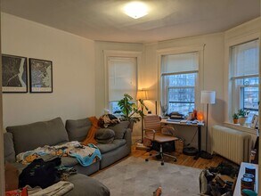 1572 Commonwealth Ave, Unit 1 in Boston, MA - Building Photo - Building Photo