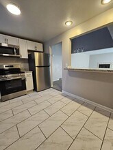 8170 Honeysuckle Dr in Liverpool, NY - Building Photo - Building Photo