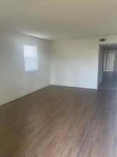 5104 W Esplanade Ave in Metairie, LA - Foto de edificio - Building Photo