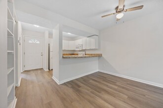 3555 S Carolina 544 Overpass in Conway, SC - Foto de edificio - Building Photo