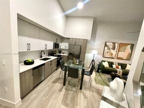 18412 Homestead Ave in Miami, FL - Foto de edificio - Building Photo