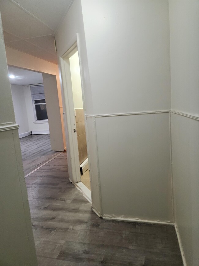 494 West Side Ave in Jersey City, NJ - Building Photo - Building Photo