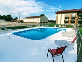 Four Seasons in Emporia, KS - Building Photo