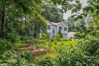 8 Byrd Ave in Scarborough, ME - Foto de edificio - Building Photo