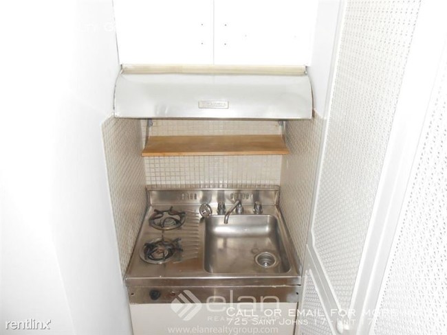 725 St Johns Ave-Unit -Unit 17 in Highland Park, IL - Building Photo - Building Photo