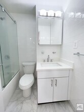 EAST 69 STREET in New York, NY - Foto de edificio - Building Photo