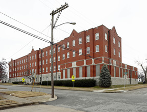 Franciscan Villa in Springfield, MO - Foto de edificio - Building Photo