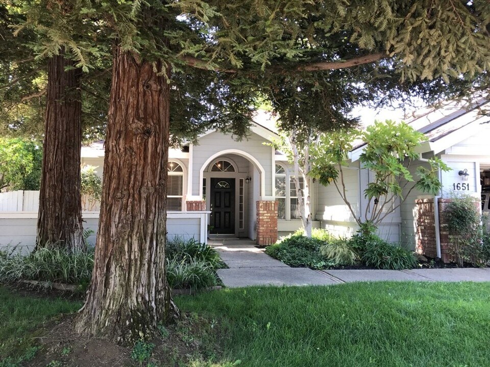 1651 Valdora St in Davis, CA - Building Photo