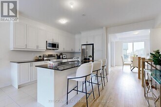 6 Marvin Ave in Oakville, ON - Building Photo - Building Photo