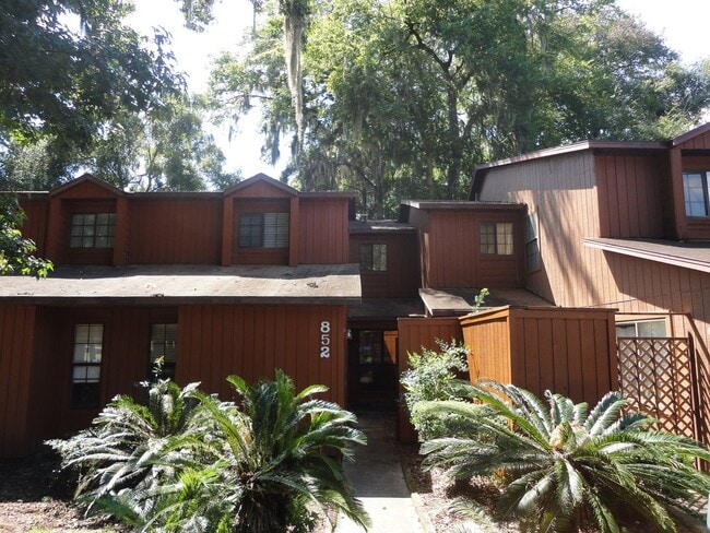 852 SW 58 Terrace