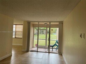 9400 Live Oak Pl in Davie, FL - Building Photo - Building Photo