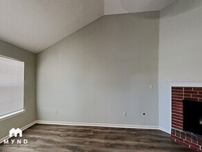 724 Stuckert Dr in Burleson, TX - Foto de edificio - Building Photo