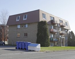 1077 McTavish Rue in Terrebonne, QC - Building Photo