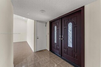 9130 SW 101st Ave in Miami, FL - Building Photo - Building Photo