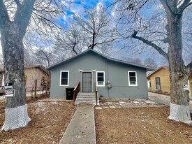 1217 Keats St in San Antonio, TX - Building Photo