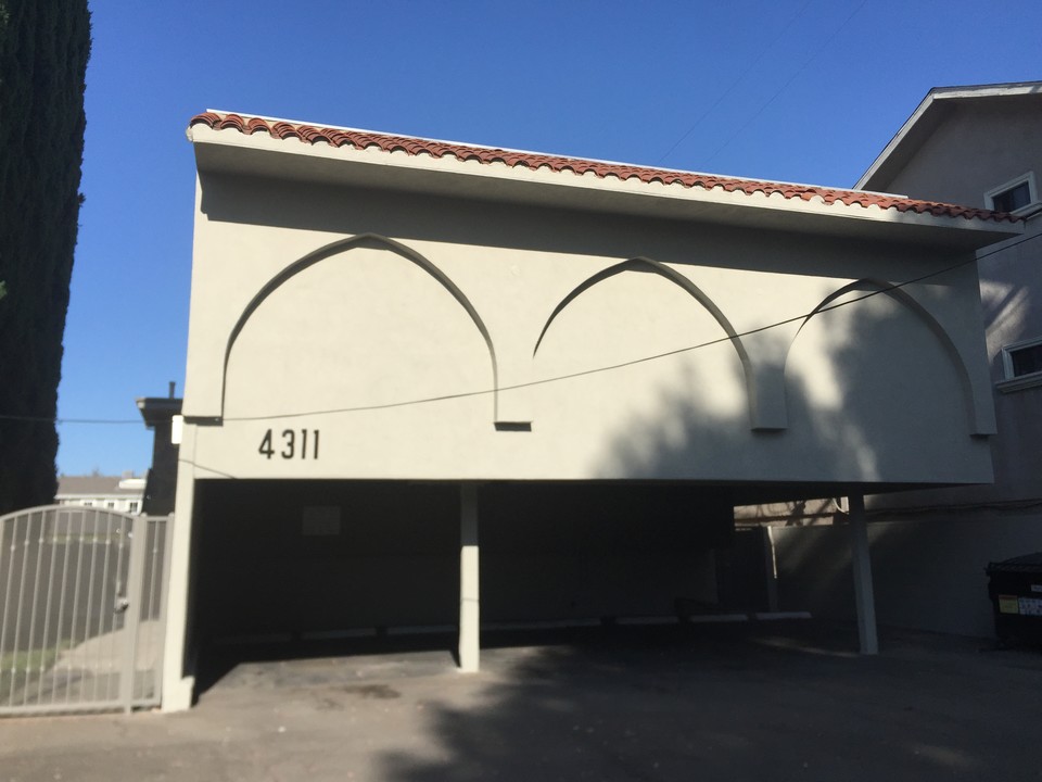 4311 Coldwater Canyon Ave in Studio City, CA - Building Photo