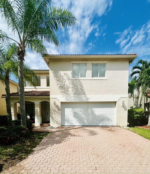 2110 Little Torch St in Riviera Beach, FL - Foto de edificio