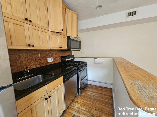 73 Thatcher St in Brookline, MA - Building Photo - Building Photo