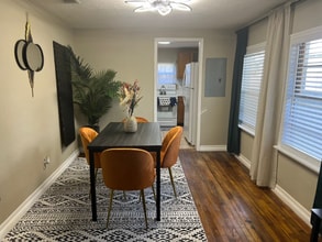 6613 Grace Ln in Jacksonville, FL - Foto de edificio - Building Photo