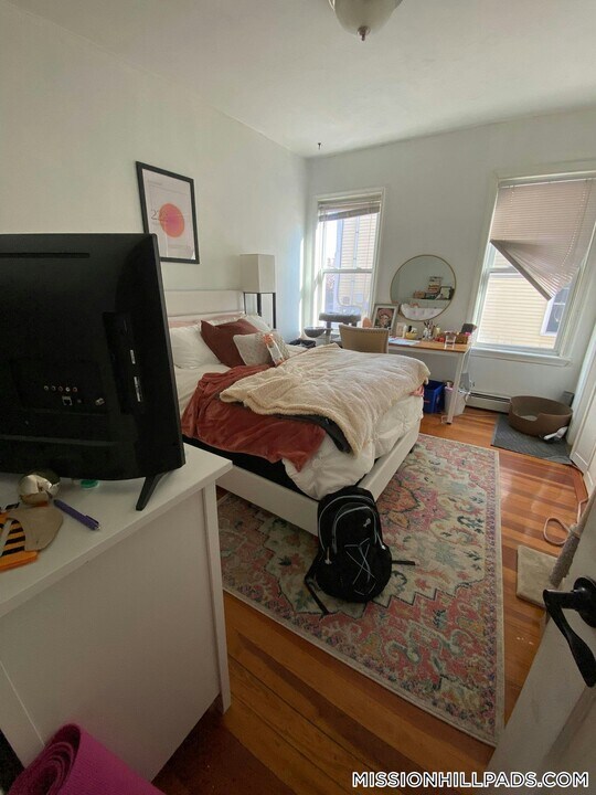 22 Fisher Ave-Unit -2 in Boston, MA - Building Photo