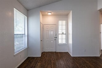 10328 Woodleaf Dr in Dallas, TX - Building Photo - Building Photo