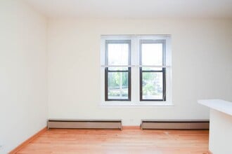 633 W Barry Ave, Unit A07C in Chicago, IL - Foto de edificio - Building Photo