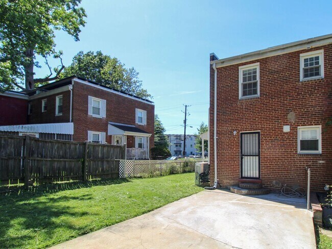 5015 Southern Ave in Capitol Heights, MD - Building Photo - Building Photo