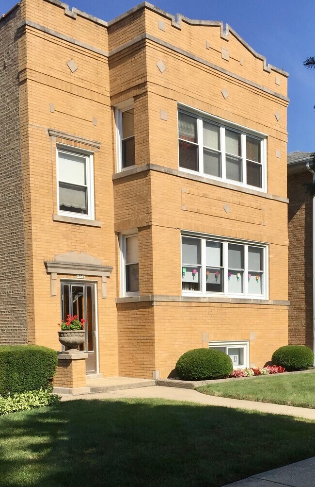 4934 N Marmora Ave in Chicago, IL - Building Photo - Building Photo